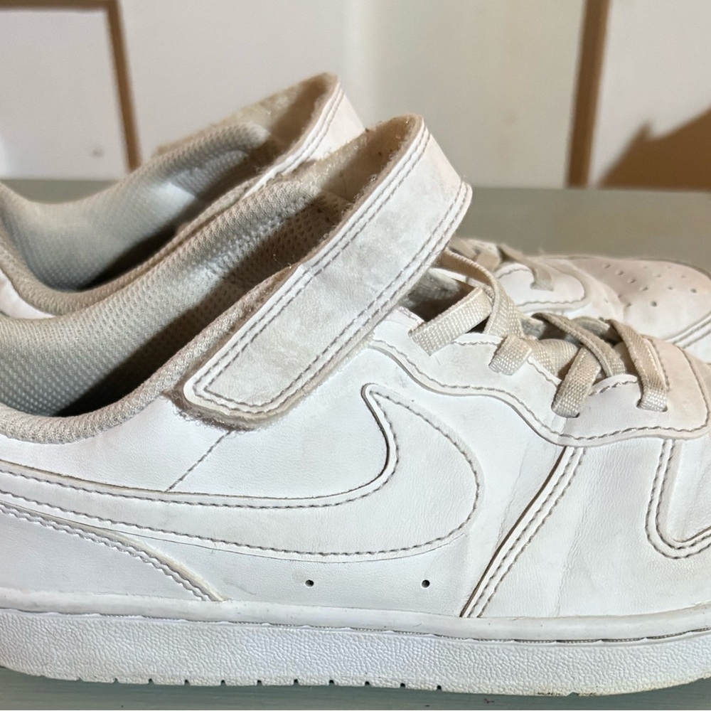 Boys White Nike Dunks Size 2